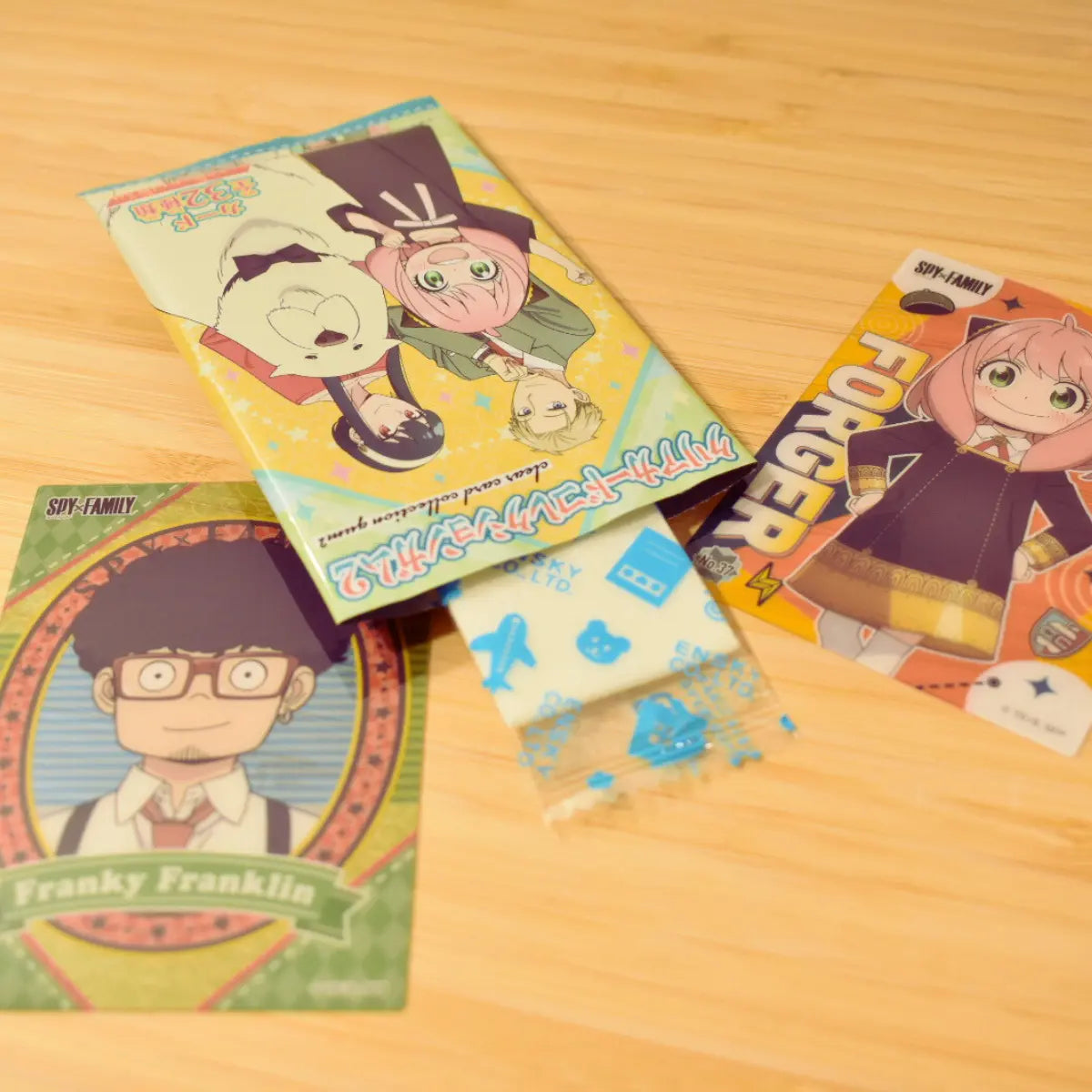 Chewing-gum SPY X FAMILY + Cartes Yuuki snacks
